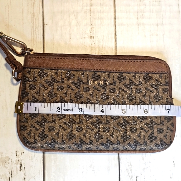 DKNY Brown/Tan Logo Wristlet Wallet Handbag Zip up Leather Purse - Picture 10 of 12